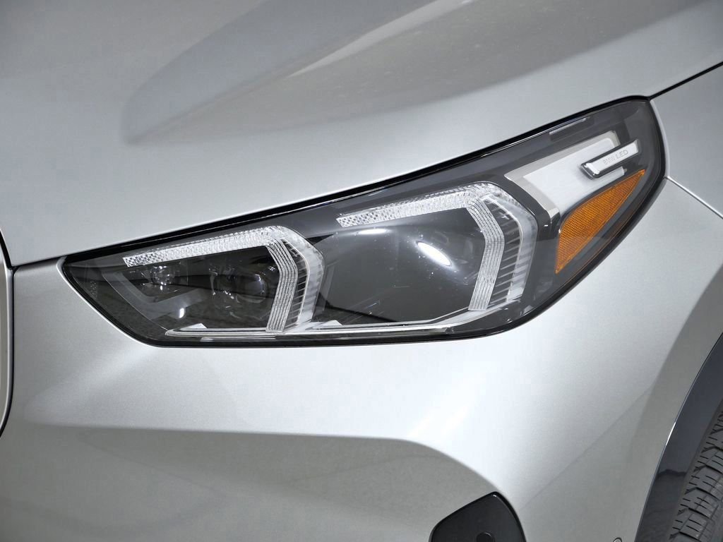Used 2026 Space Silver Metallic BMW xDrive28i image 4