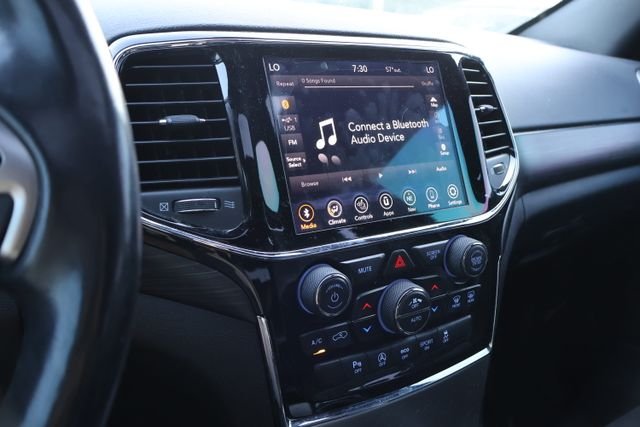 Used 2020 Silver Jeep Altitude image 15