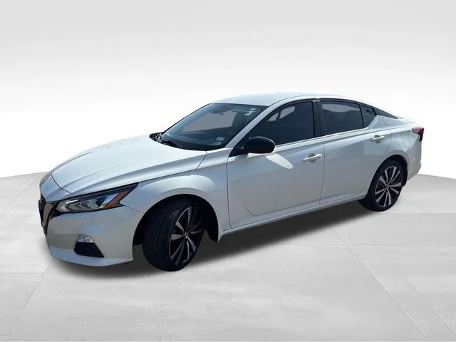 Used 2022 White Nissan 2.5 SR image 3