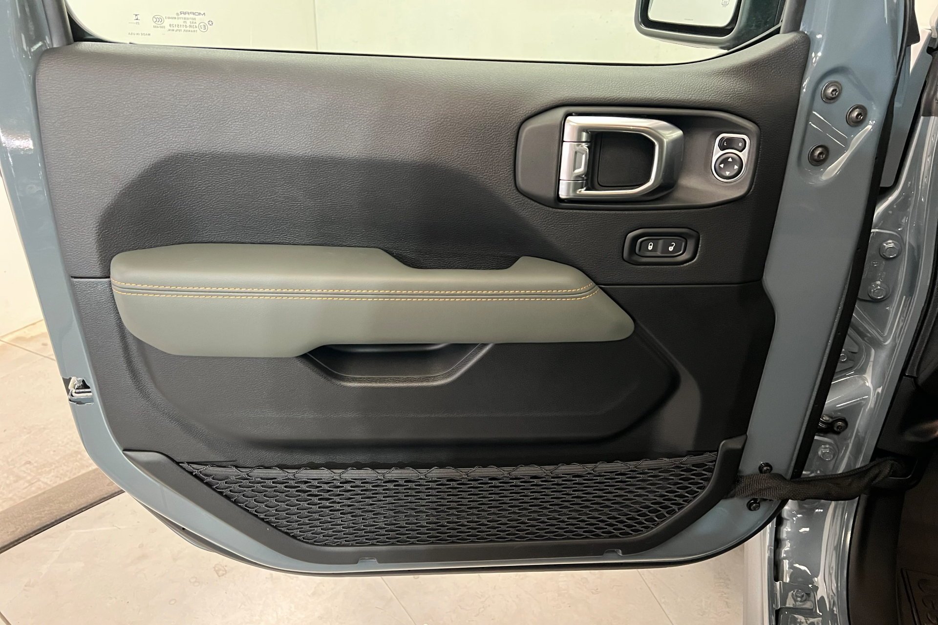 New 2025 Anvil Clearcoat Jeep Mojave X image 15