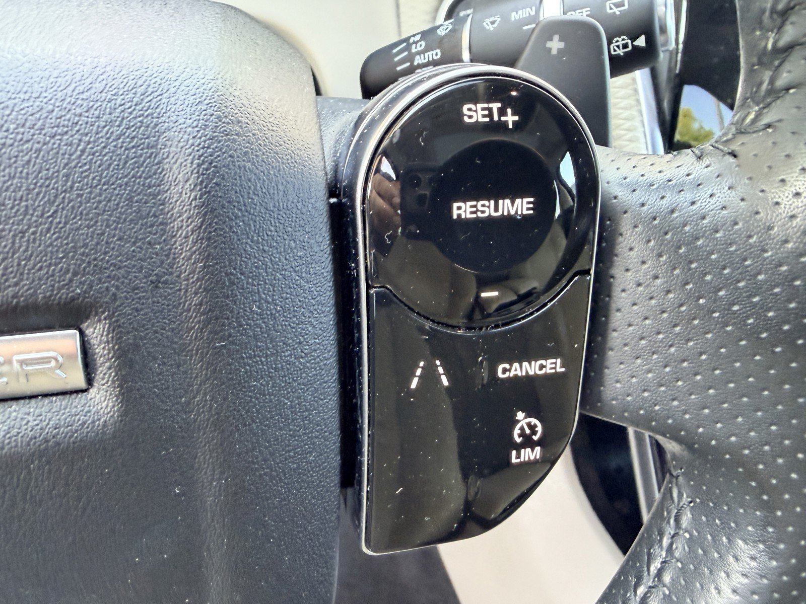 Used 2018 Narvik Black Land Rover S image 12
