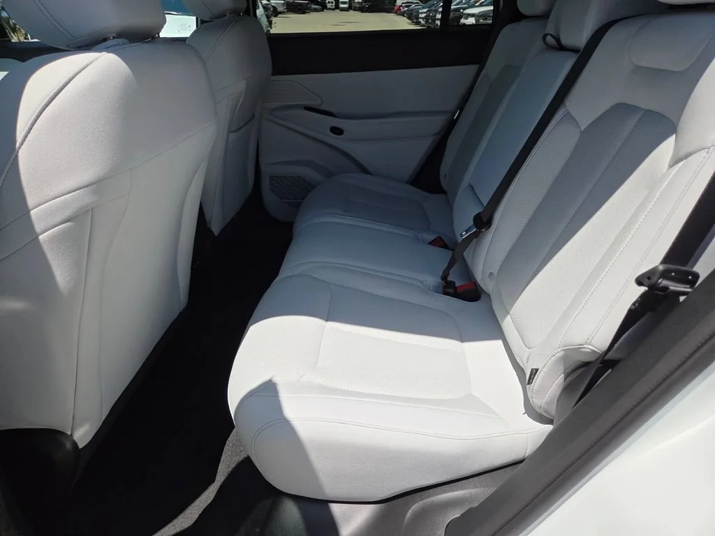 New 2026 Bright White Clear-Coat Exterior Paint Jeep Laredo image 9