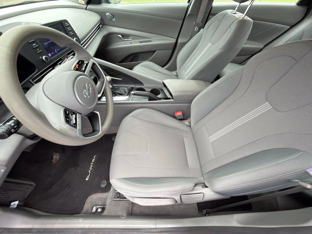 Used 2021 Blue Hyundai SE image 10