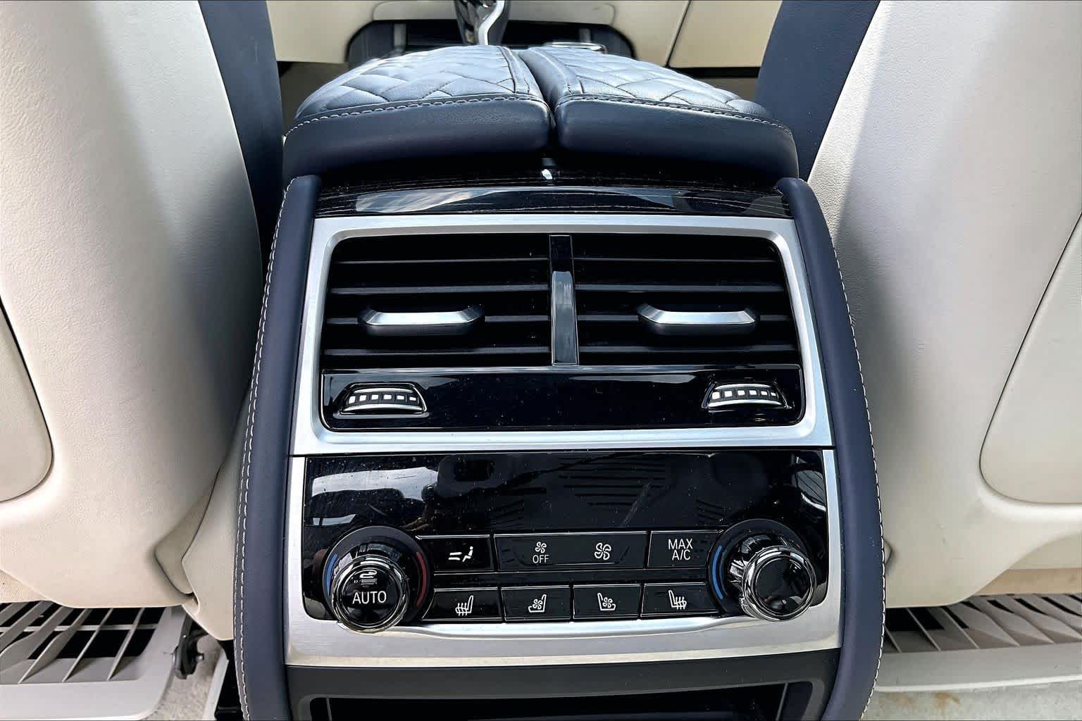 2022 BMW 7 Series 750i - Photo 37