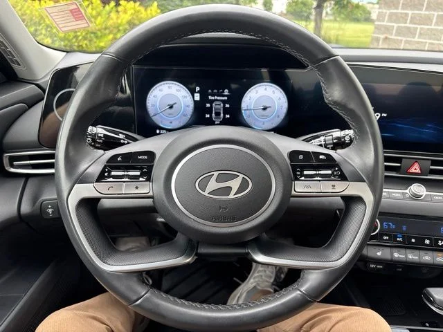 Used 2025 Amazon Gray Hyundai SEL Convenience image 18