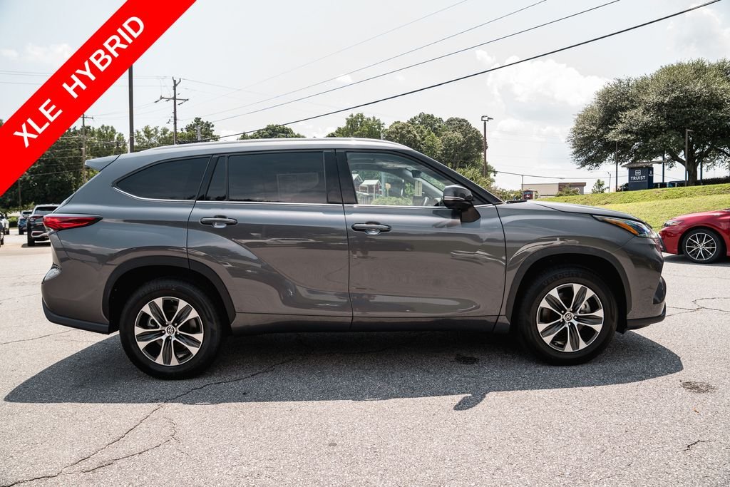 Used 2022 Magnetic Gray Metallic Toyota XLE image 9