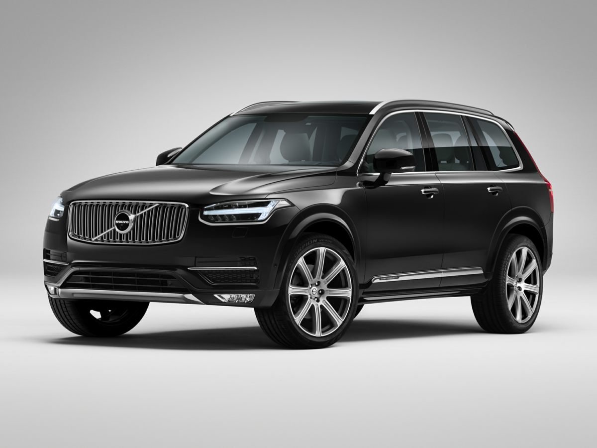 2017 Volvo XC90 T6 AWD Momentum's photo
