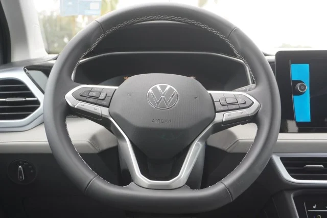 New 2026 Bright Moss Green Metallic Volkswagen 1.5T SE image 25
