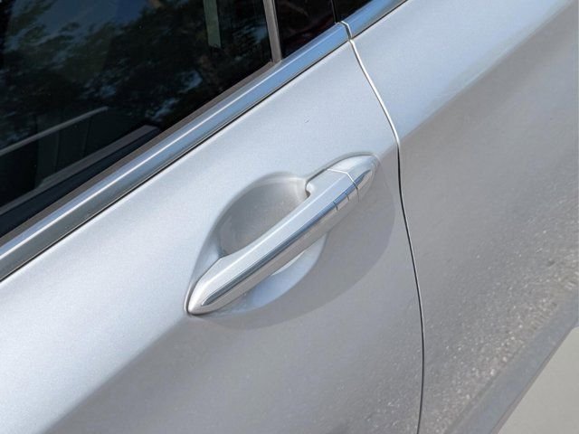 Used 2017 Silver Genesis 3.8 image 29
