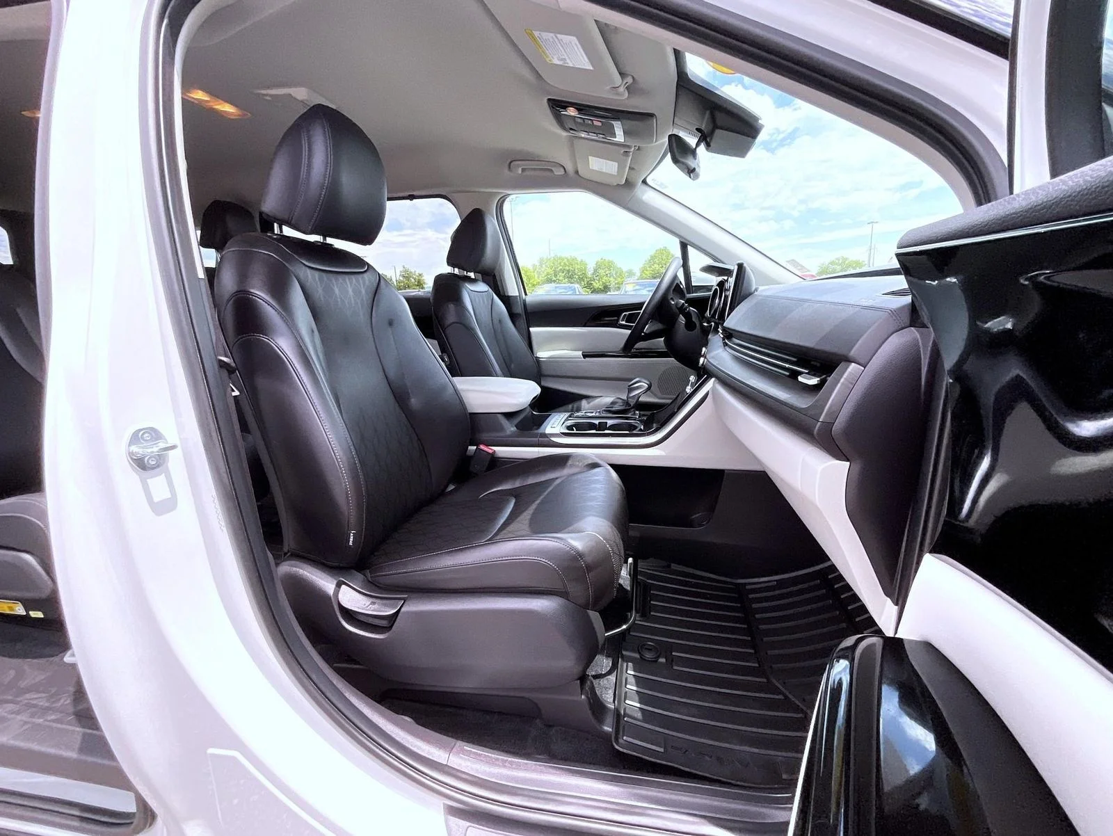 Used 2024 White Kia EX image 15