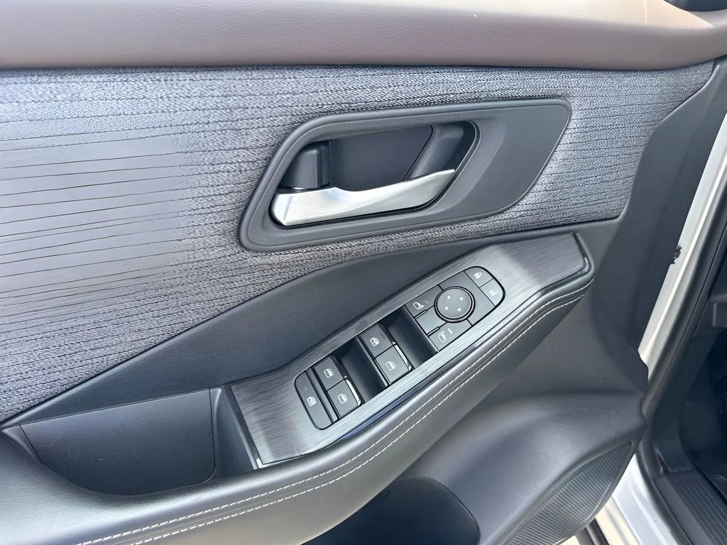 Used 2021 Silver Nissan SV image 16