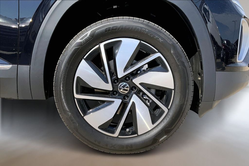 New 2026 Deep Black Pearl Volkswagen 2.0T SEL image 12