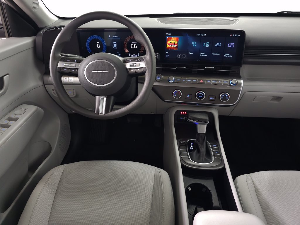 2025 Hyundai Kona SE - Photo 18