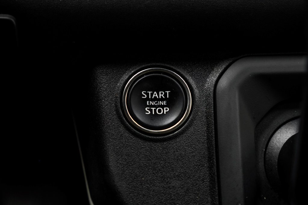 Used 2023 Gray Land Rover SE image 31