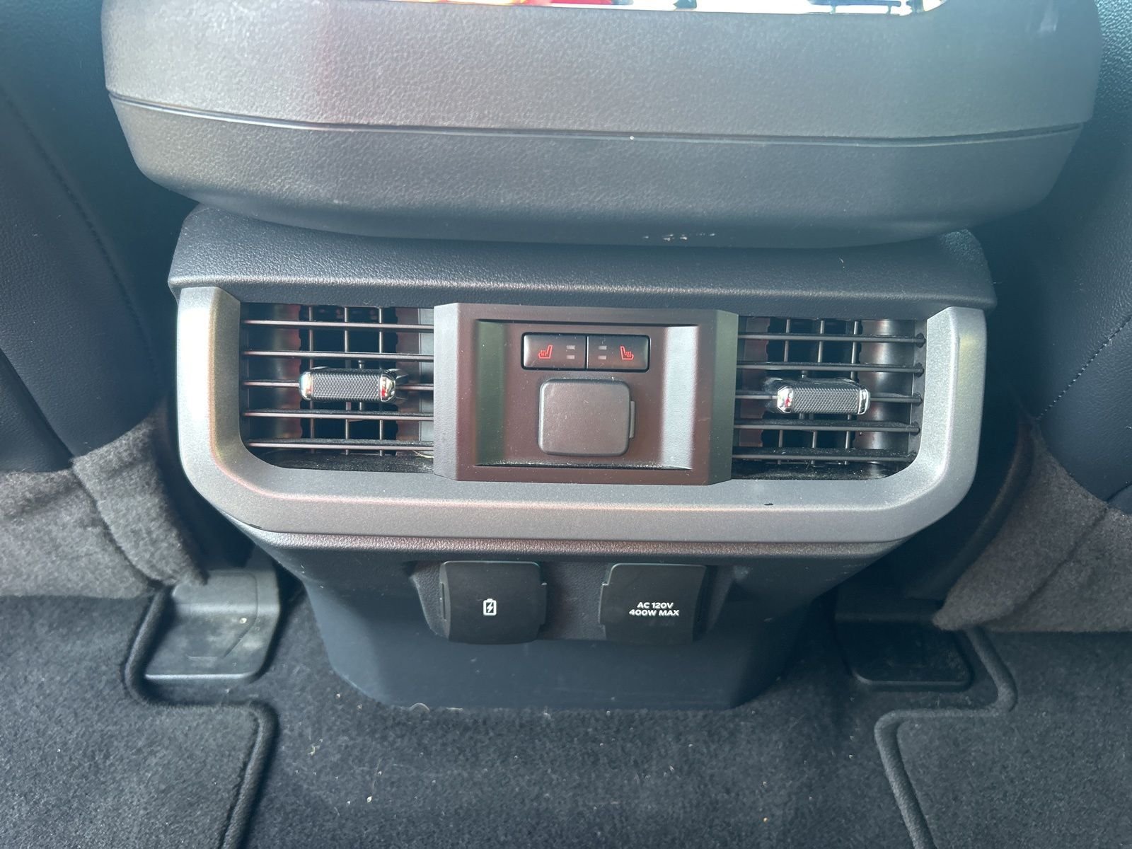 Used 2023  Ford Lariat image 26