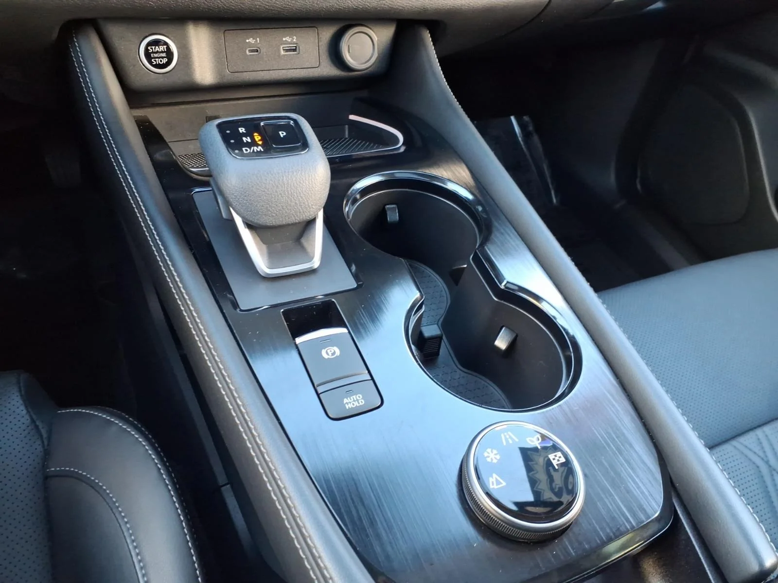 Used 2023 Caspian Blue Metallic Nissan Platinum image 22