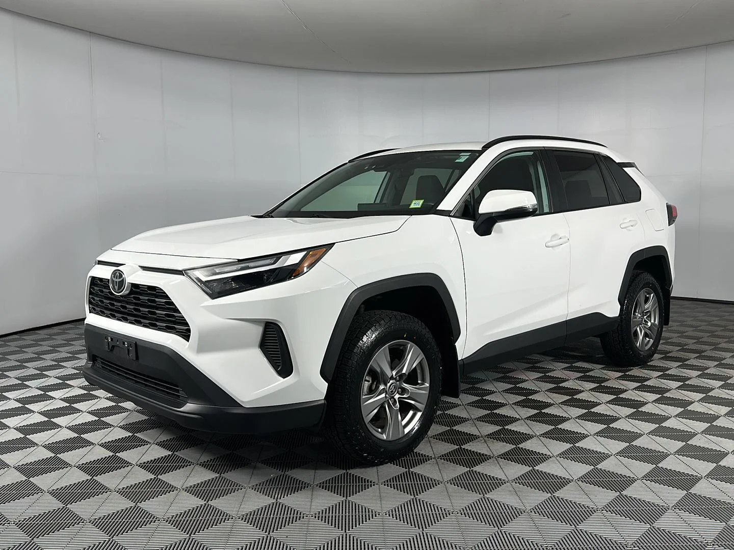 Used 2024 Ice Cap Toyota XLE image 3