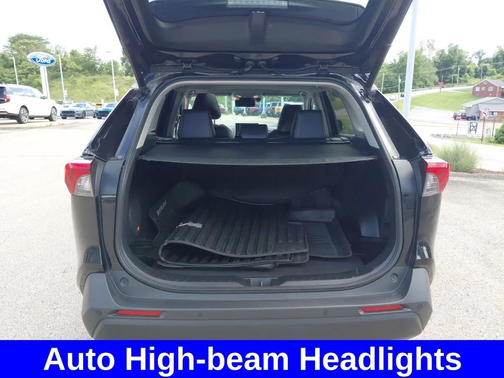 Used 2019 Midnight Black Metallic Toyota XLE Premium image 22