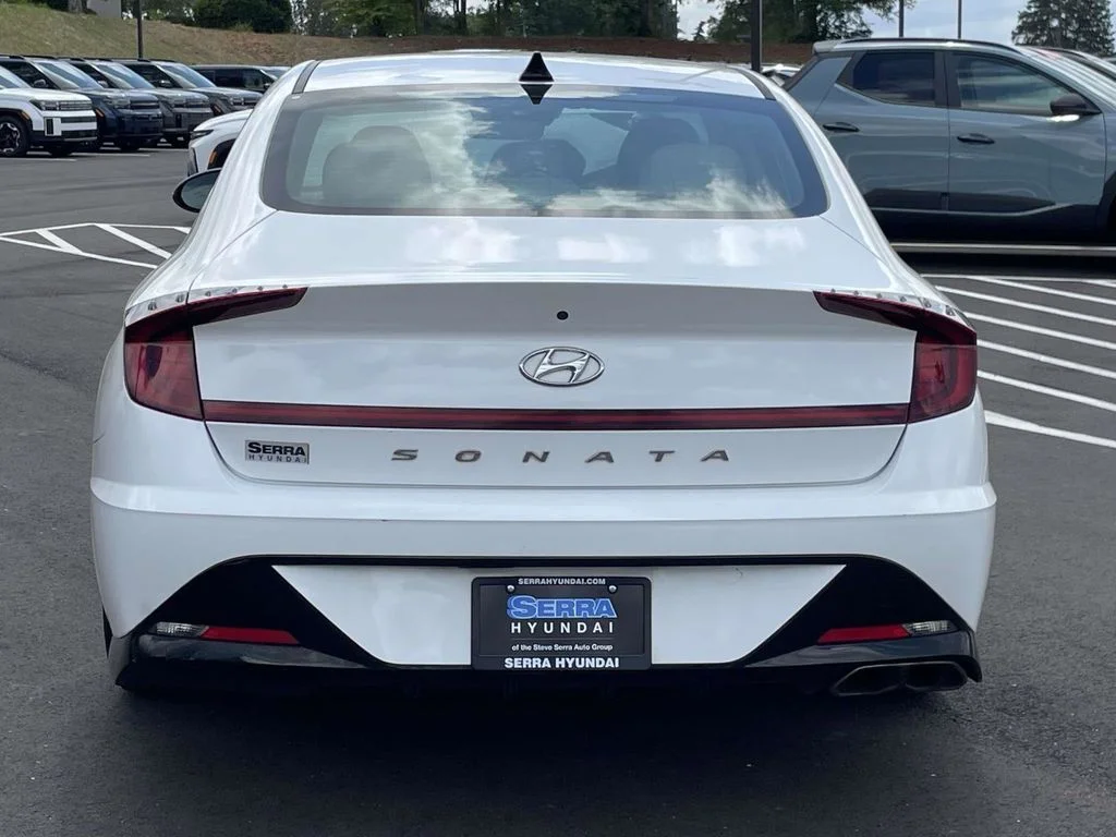 Used 2023 White Hyundai SEL image 4