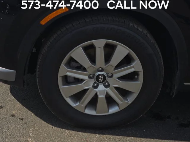 Used 2025 Black Hyundai SE image 11