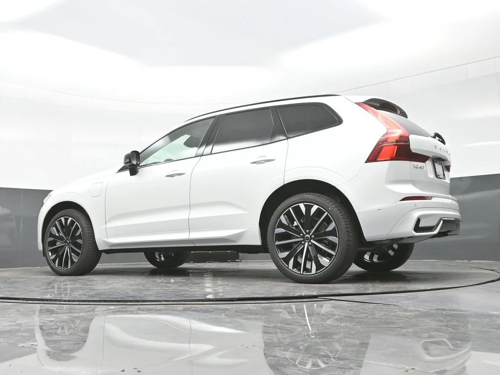 New 2026 White Volvo T8 Ultra image 45