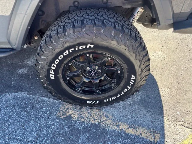Used 2019 Gray Jeep Sport S image 29