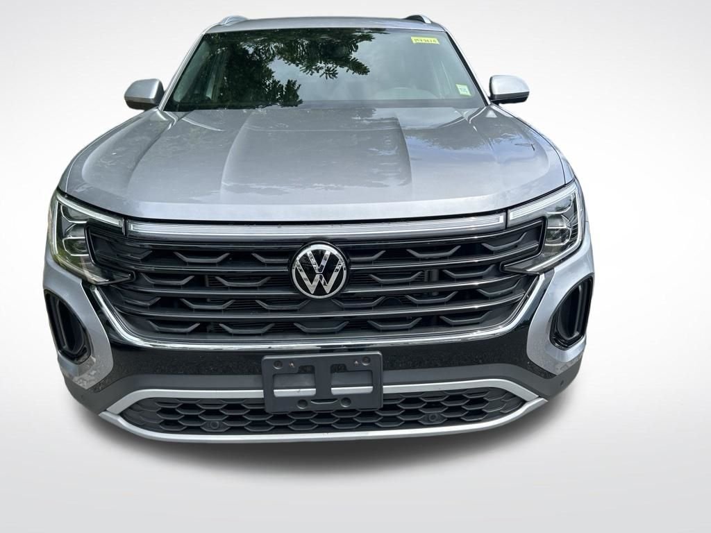 Used 2024 Gray Volkswagen 2.0T SE w/Technology image 2