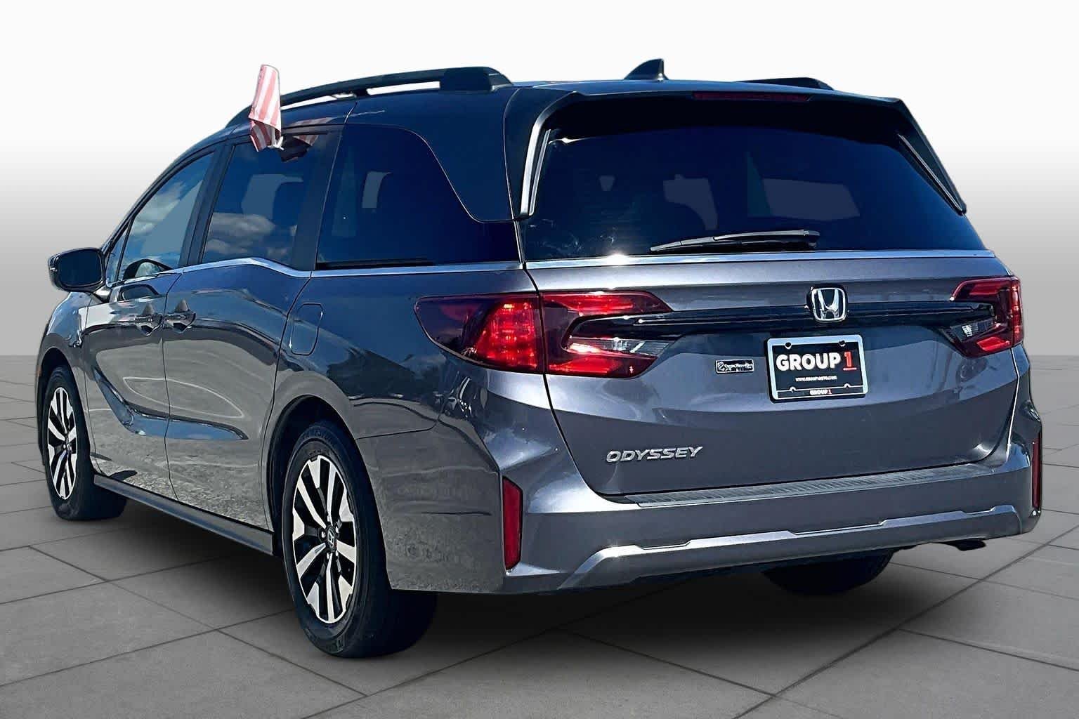 Used 2025 Modern Steel Metallic Honda EX-L image 11