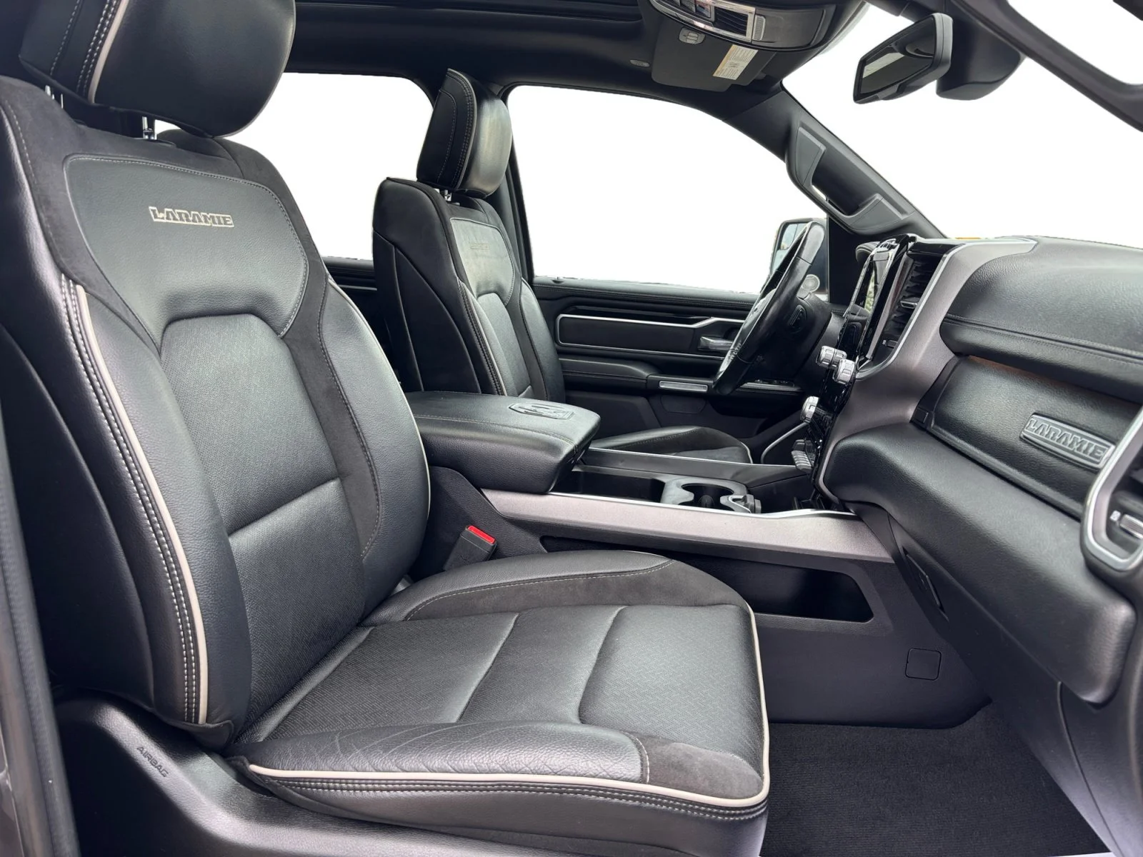 Used 2020 Black Ram Laramie image 17