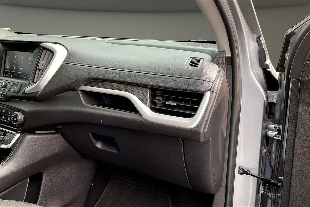 Used 2024 Silver GMC SLE image 29