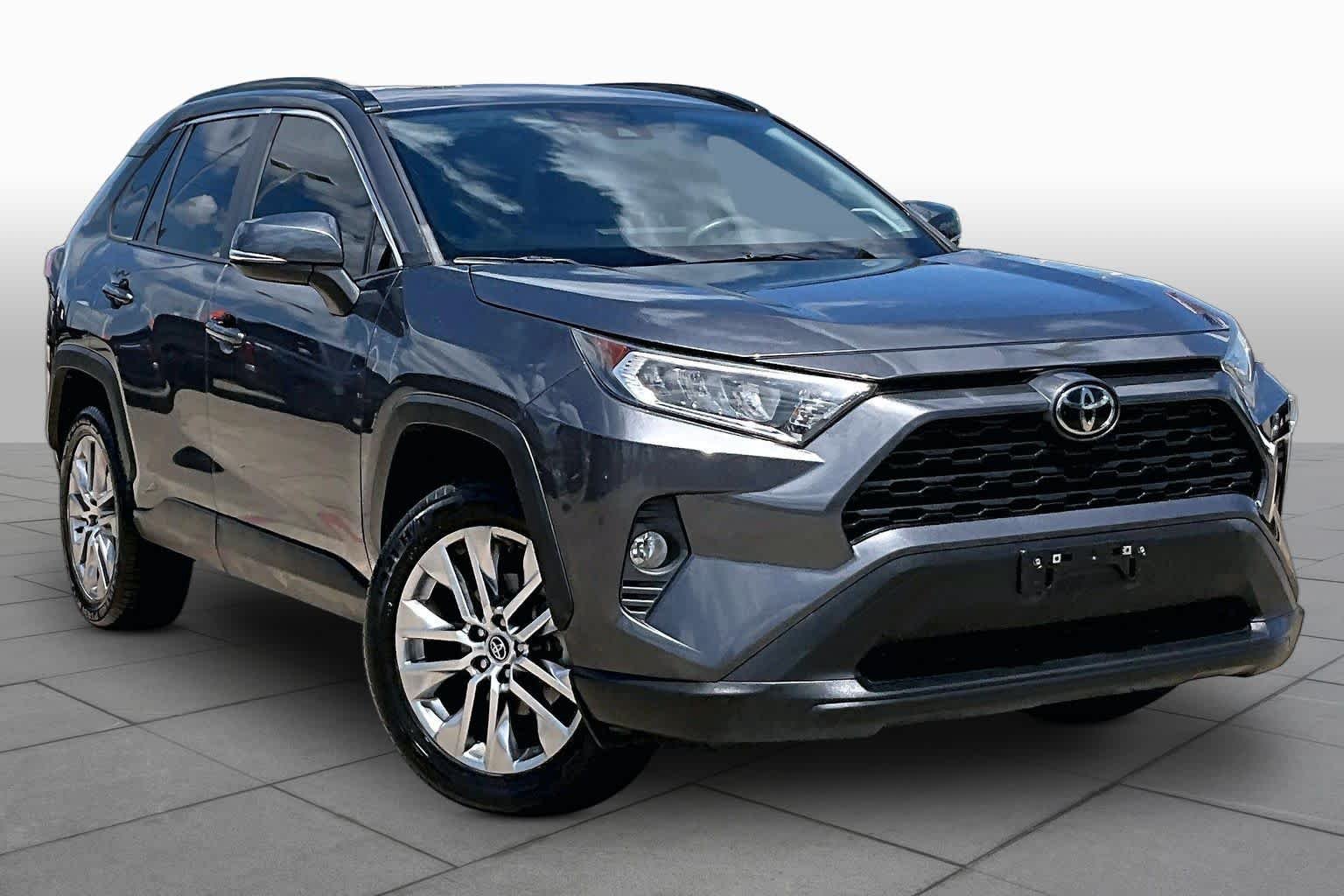 Used 2021 Magnetic Gray Metallic Toyota XLE Premium image 3