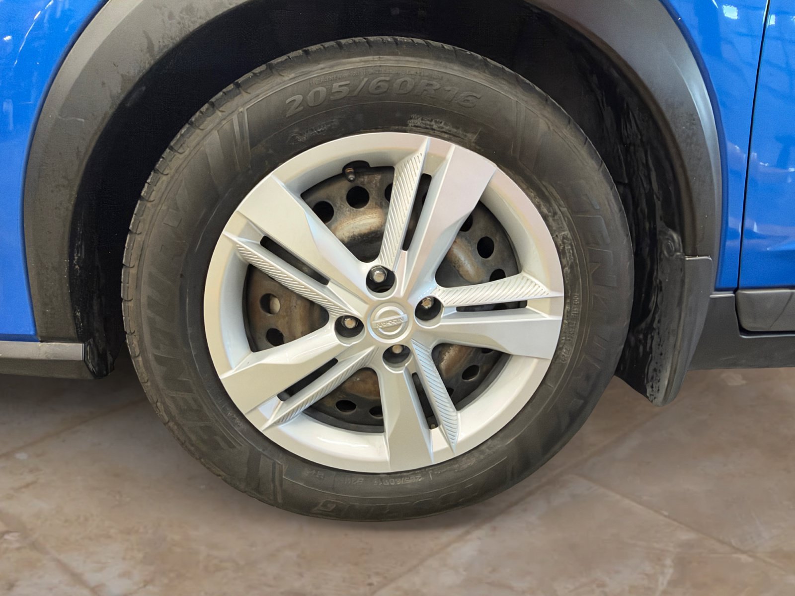 Used 2022 Electric Blue Metallic Nissan S image 26