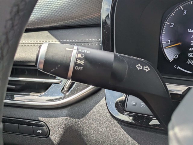 Used 2025 Gray INFINITI LUXE image 31