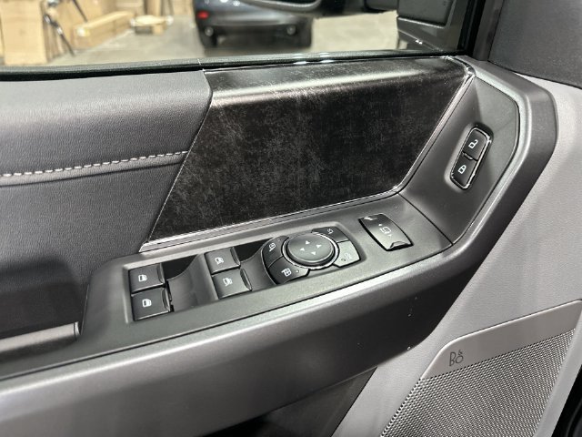 New 2027 Agate Black Metallic Ford F-250® XLT image 19