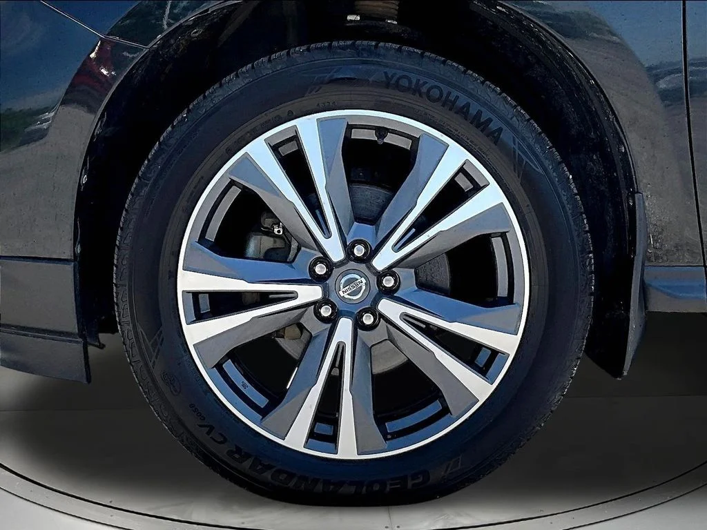 Used 2020 Black Nissan Platinum image 38