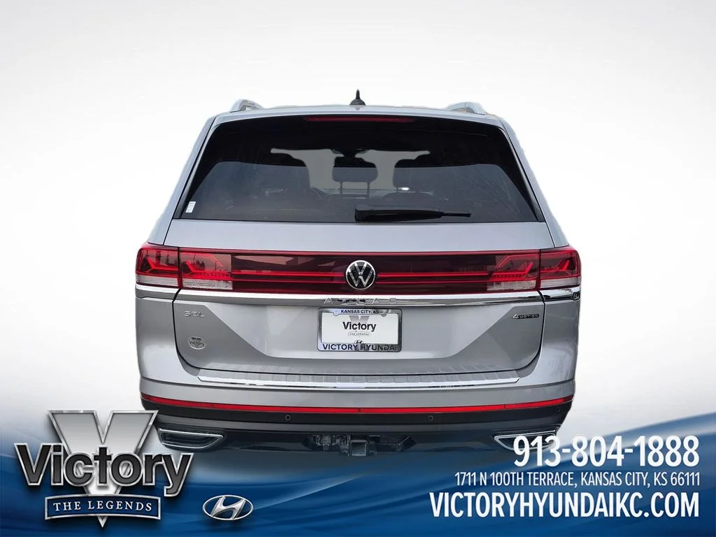 Used 2024 Silver Volkswagen 2.0T SEL image 4