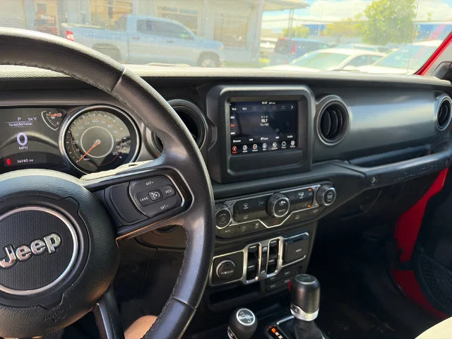 Used 2023 Red Jeep Sport S image 11