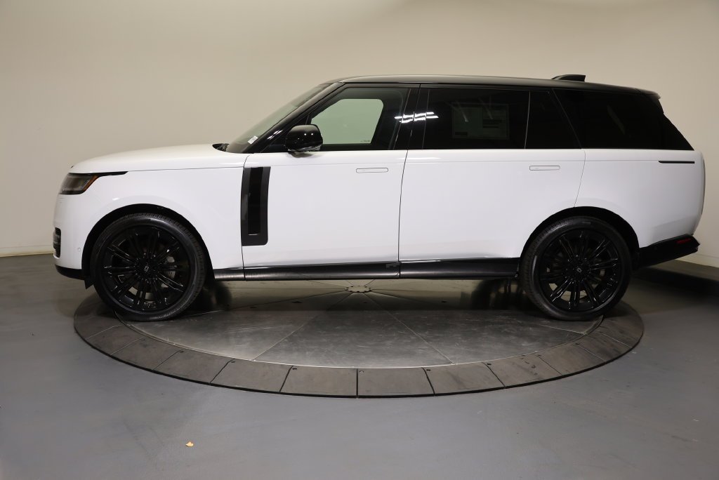New 2027 Fuji White Land Rover SE image 2