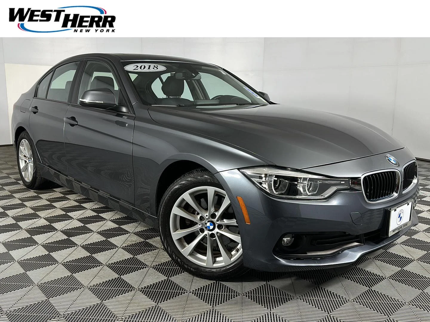 2018 BMW 3 Series 320i xDrive Sedan's photo