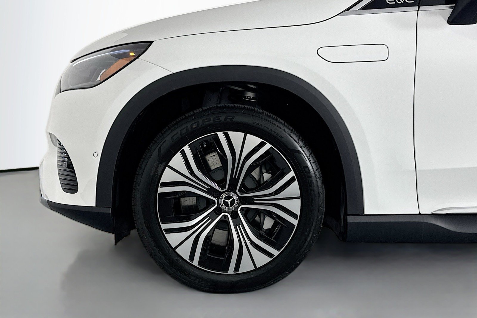 New 2026 Polar White Mercedes-Benz EQE 320 4MATIC® SUV image 9