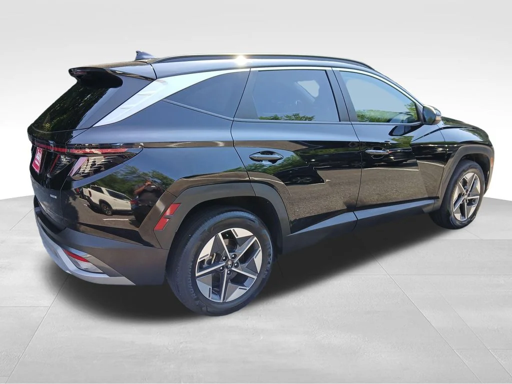 Used 2025 Black Hyundai SEL Convenience image 12