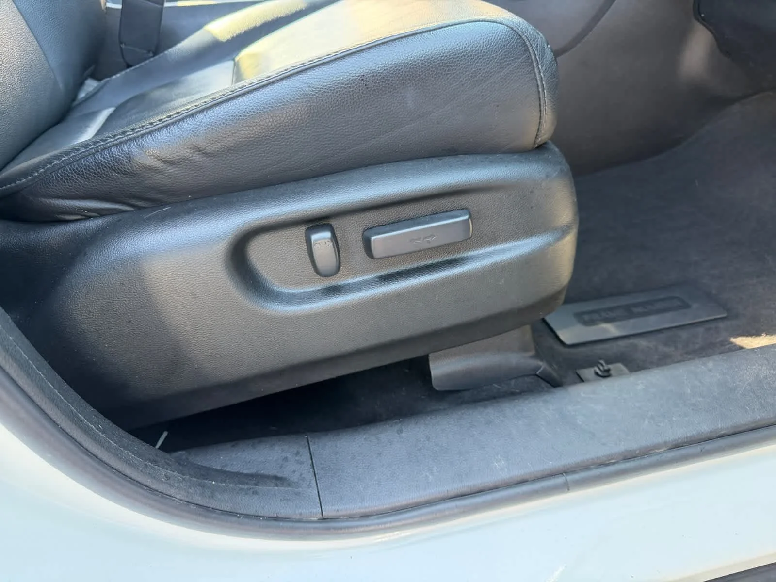 Used 2019 White Diamond Pearl Honda Touring 7-Passenger image 37