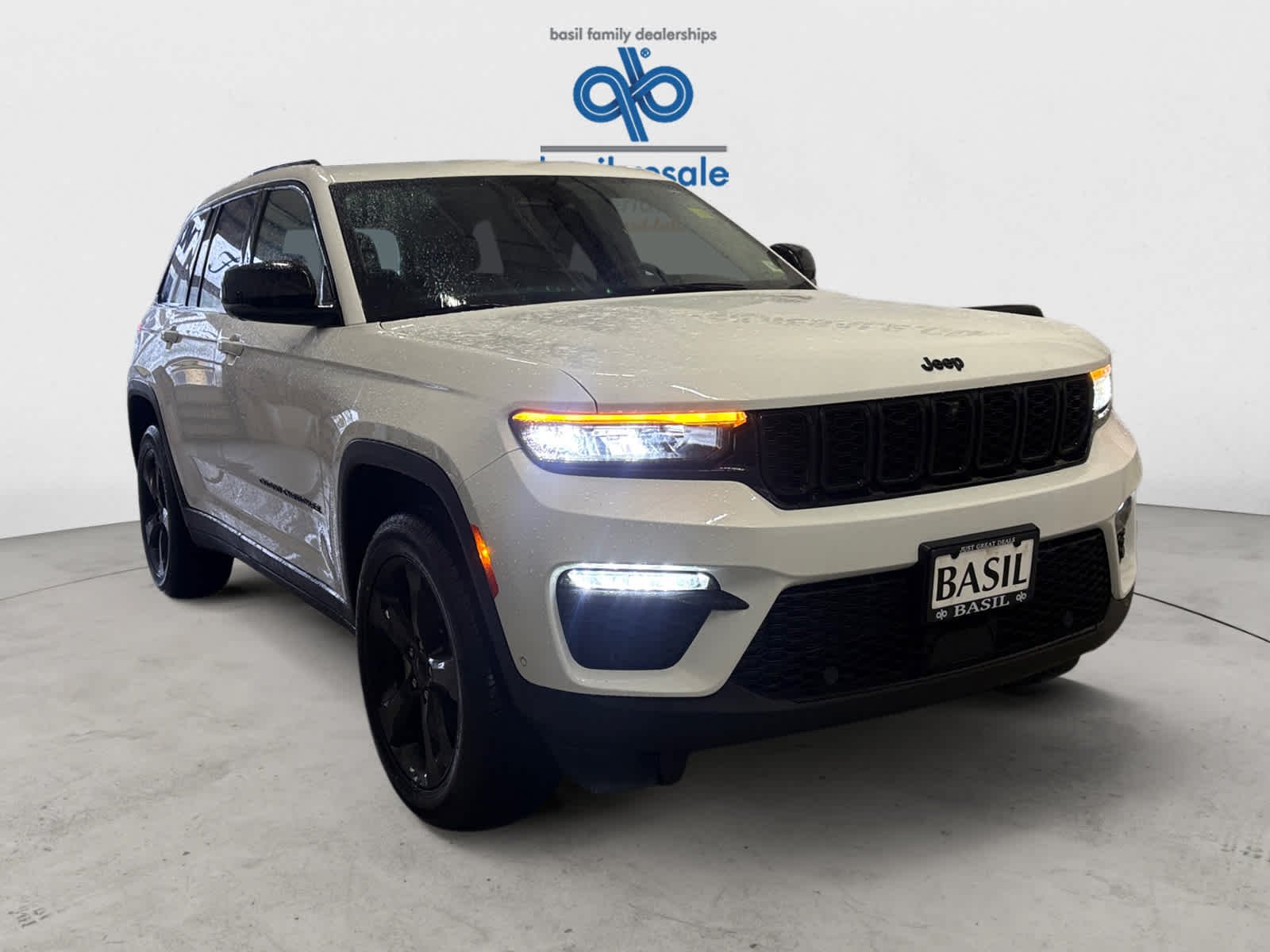 Used 2023 Bright White Jeep Limited image 32