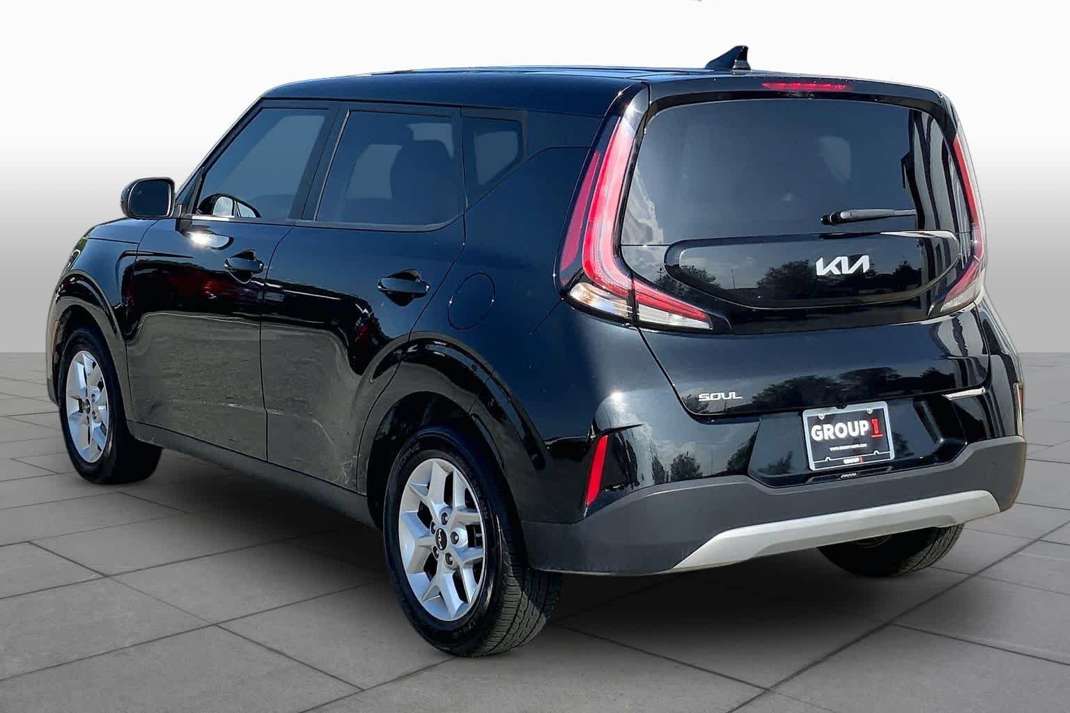 Used 2024 Fusion Black Kia LX image 11