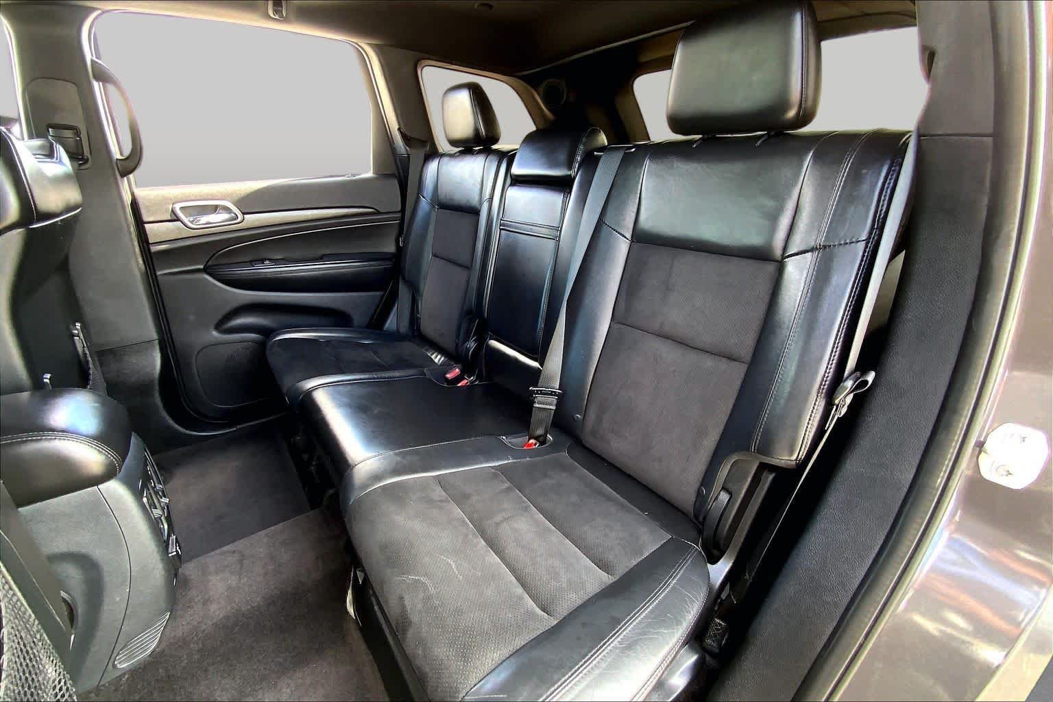 Used 2018 Granite Crystal Metallic Clearcoat Jeep Altitude image 20
