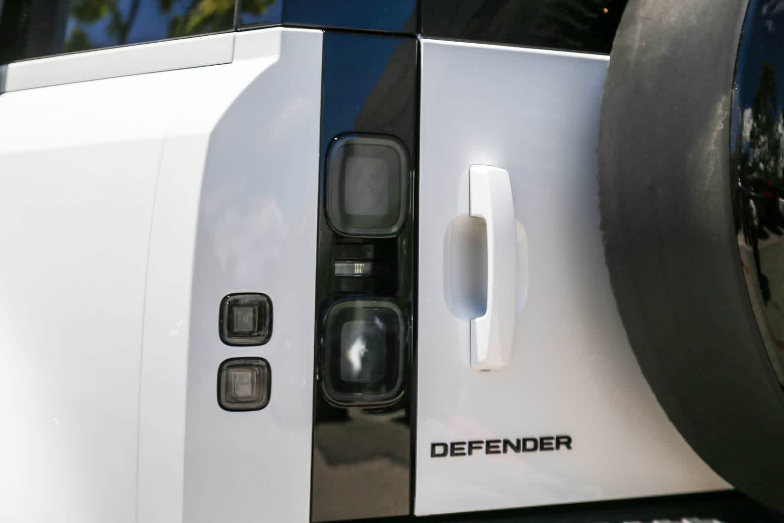 New 2026 Fuji White Land Rover X-Dynamic SE image 7
