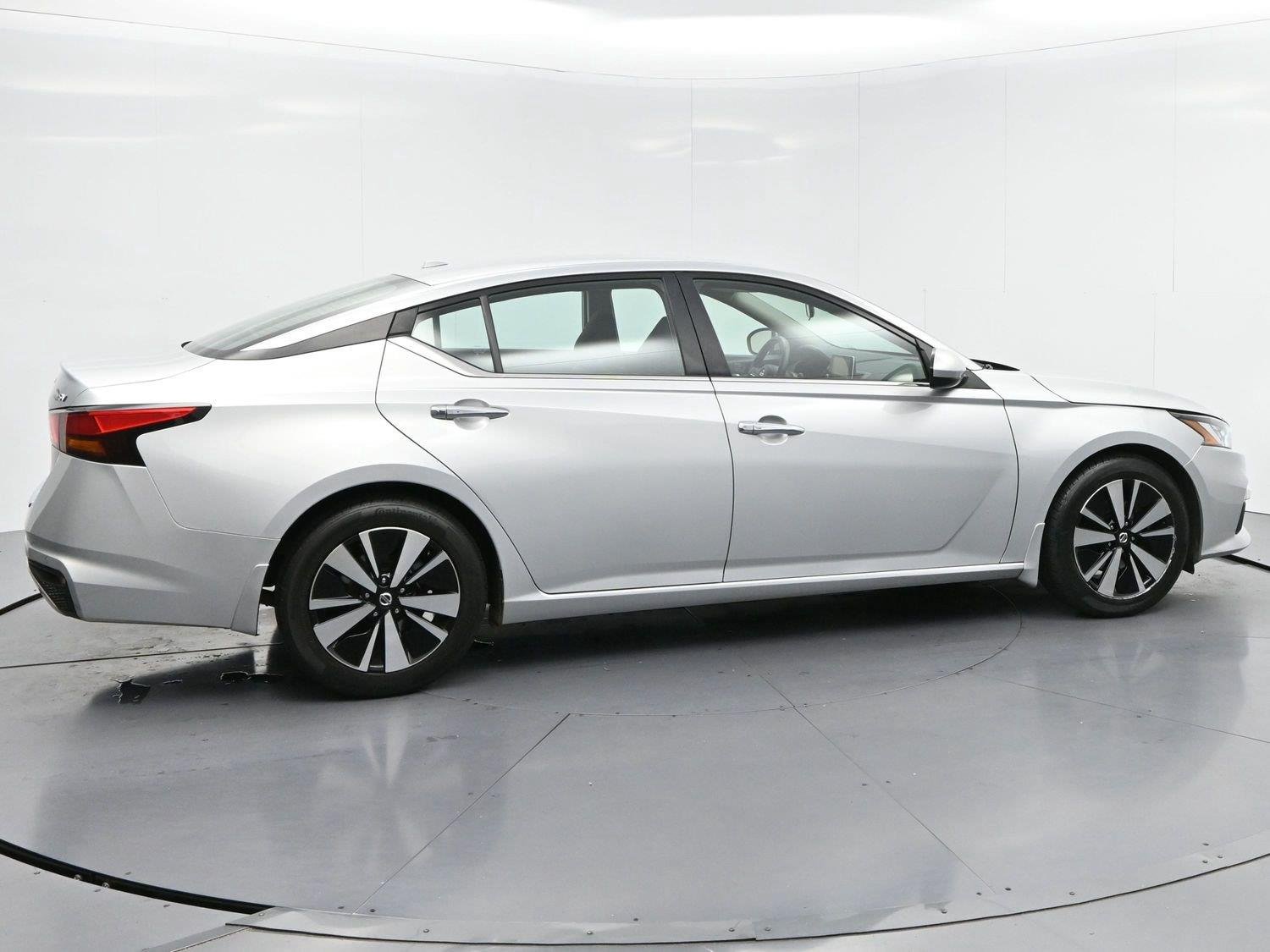 Used 2022 Brilliant Silver Metallic Nissan 2.5 SV image 8