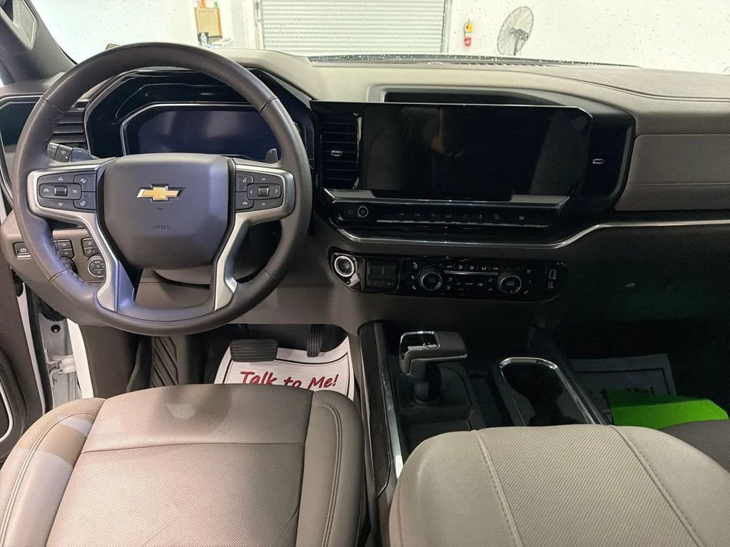 Used 2025 Summit White Chevrolet LTZ image 17