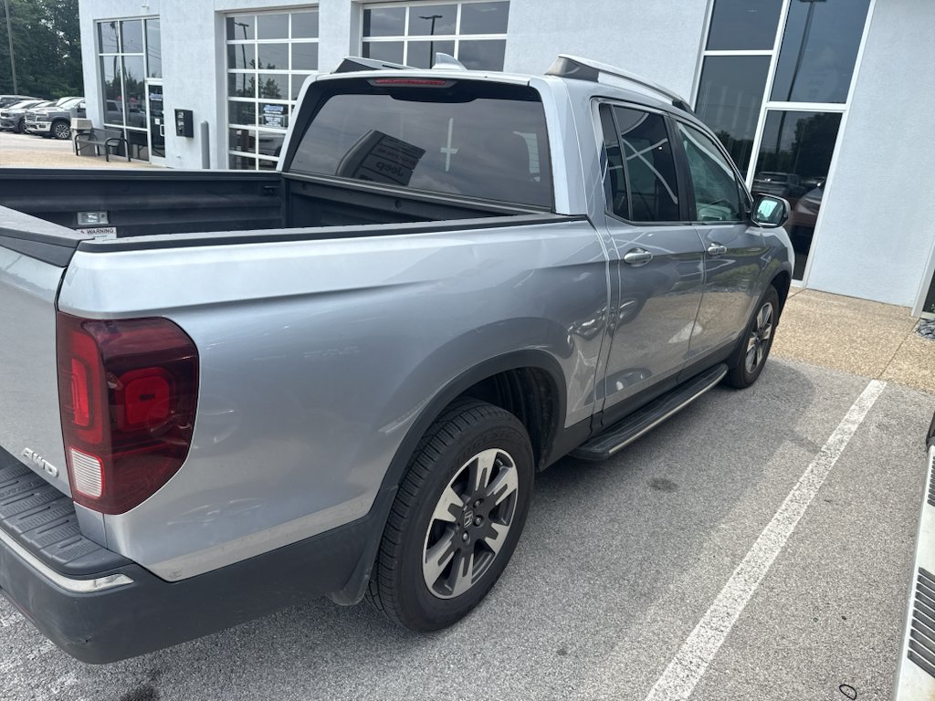 Used 2017 Lunar Silver Metallic Honda RTL image 7