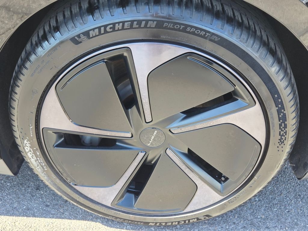 Used 2024  Lucid Touring image 27